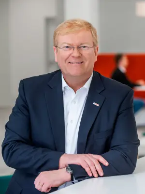 Stefan Hartung